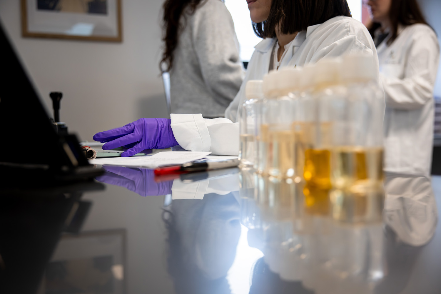 Équipe CALIA suivant les analyses en laboratoire